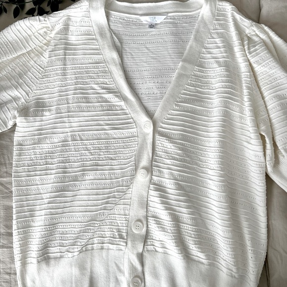 White top - Picture 2 of 3